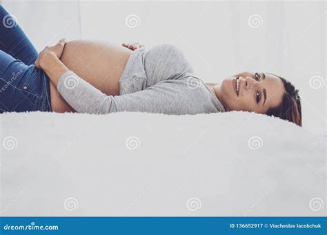 Happy Pregnant Woman Lying On Bed And Smiling Stock Image Image Of Happy Expecting 136652917