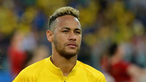 And the brazilian national team, as a forward or winger. Brésil : le joueur de football Neymar visé par une plainte ...
