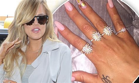 Khloe Kardashian Flaunts Lamar Odom Tattoo With Diamond Rings Daily Mail Online