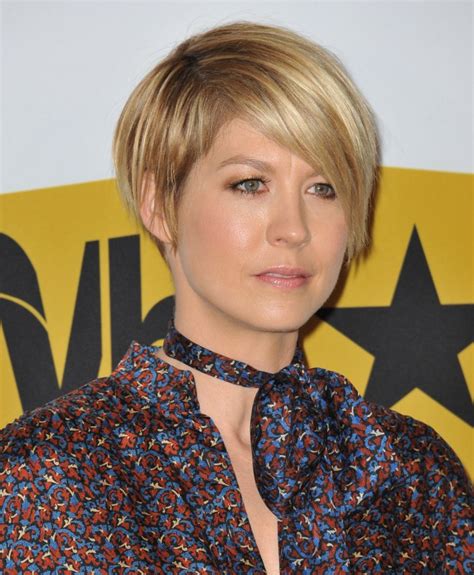 jenna elfman s short hairstyle in between a pixie and a bob with side bangs