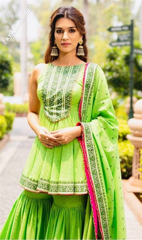 Kriti Sanon Indian Designer Outfits Indian Celebrities Pakistani