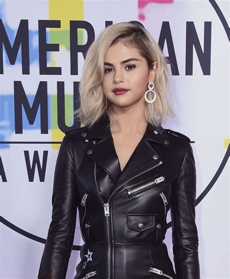 Stream wolves by selena gomez from desktop or your mobile device. Selena Gomez's New Platinum Blonde Hair Steals the Show at ...