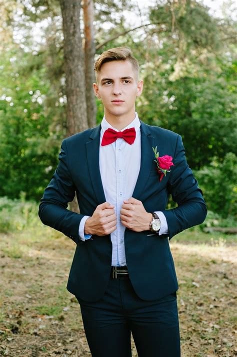 Синий костюм мужской и красный галстук 80 фото
