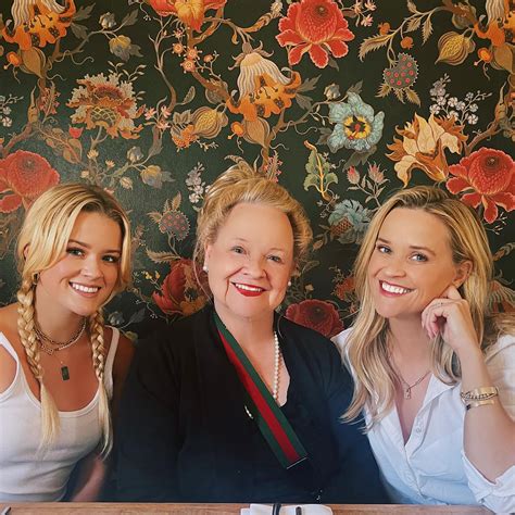 Reese Witherspoon Doesn T Think Daughter Ava Phillippe Looks Like Her