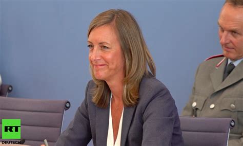 Unter anderem können sich nutzer über ihr testergebnis informieren lassen. Regierungssprecherin lobt überschwänglich die Corona-Warn ...