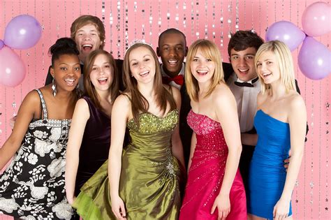 How To Plan The Perfect Group Prom Date