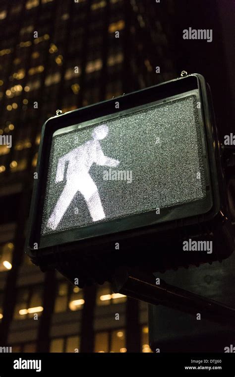 Pedestrian Crosswalk Signal Nyc Hi Res Stock Photography And Images Alamy
