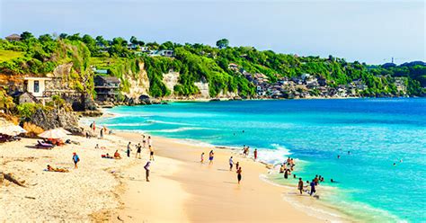 Pemandangan pantai alam indah bisa kita lihat di obyek wisata tetapi kita tidak bisa melihat setiap hari keindahan alam lautan yang begitu luas karena aktivitas pekerjaan,biasanya kita hanya bisa lihat setiap liburan untuk mengunjungi tempat wisata alam yang sangat indah namun kini kita bisa melihat tiap hari melalui foto dan gambar hamparan. 32+ Foto Pemandangan Alam Indah Di Indonesia - Rudi Gambar
