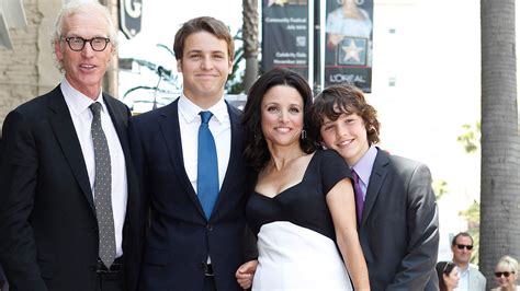 Julia Louis Dreyfus Sons Tell Actress Cancer To Beat It On Final