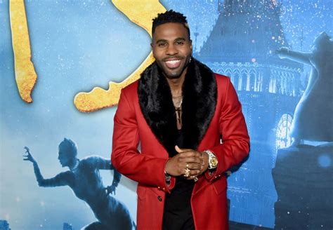 Jason Derulo Is Complaining That His Massive Dick Was Edited Out Of His