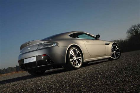 Obtenez des informations détaillées sur le modèle v12 vantage aston martin de 2017, y compris les fonctions, la consommation de carburant, les prix, le moteur, la transmission, etc. Fiche technique Aston-Martin Vantage V12 2010