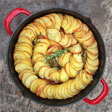 Hasselback Aardappel Gratin Met Kruiden Cookingdom Potato Dishes Potato Recipes Delicious