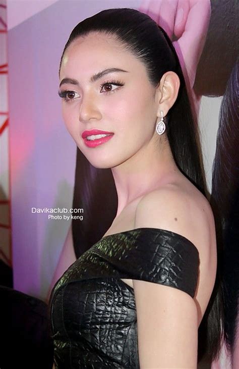 ล่าสุด ใหม่ ดาวิกา โพสต์ภาพย้อนไปตอนเที่ยวทะเล งานนี้มาในชุดบิกินีสีดำเซ็กซี่ ขับผิวขาวสวย อวดเอวบางๆ หุ่นเพรียวสวย ส่วนแคปชั่นอ้อนได้อีก. ใหม่ ดาวิกา