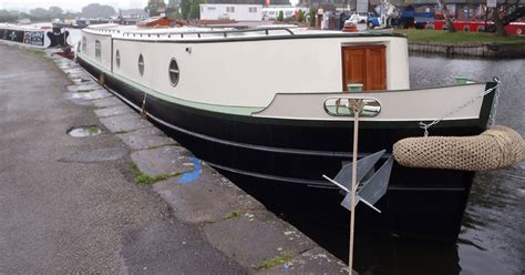 There are numerous types of boat anchors for different types of ocean floors, ranging from sand seabeds to seaweed ones. Narrowboat Anchors | Guide To Anchor Type & Size Needed ...
