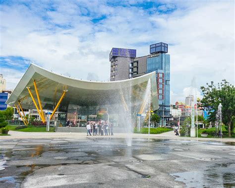 綠籬迷宮散散步，定時噴水消暑氣～高雄中央公園 - 景點 - 親子旅遊 - KidsPlay親子就醬玩