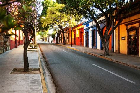 Calles De La Ciudad Colonial Puebla En México Foto De Archivo Imagen