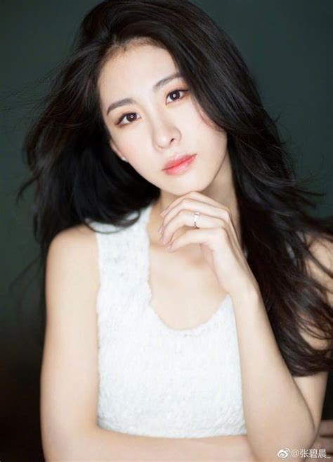 Born september 10, 1989), also known as diamond zhang, is a chinese singer. 現在電視劇主題曲的領導者是張碧晨，以前比較火的是她 - 每日頭條