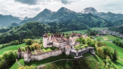Medieval Town Gruyères スイス政府観光局