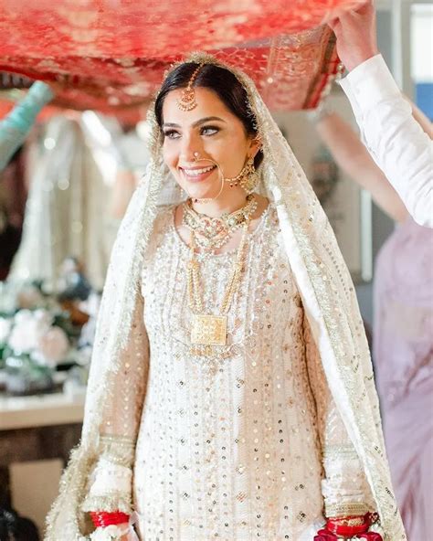 pakistani brides who stunned away in white bridal wear white bridal mehendi outfits