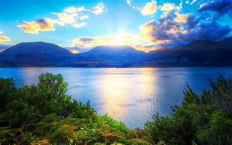 壁纸 阳光 景观 山 日落 海 湾 湖 性质 反射 天空 云彩 早上 黄昏 黎明 水库 水体
