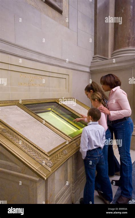 Los Archivos Nacionales De Washington Dc Viendo La Familia Rotunda