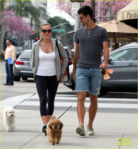 Mai 1987 in belgrad, sr serbien, sfr jugoslawien) ist ein serbischer tennisspieler. Novak Djokovic Goes for Romantic Dog Walk with Wife Jelena ...