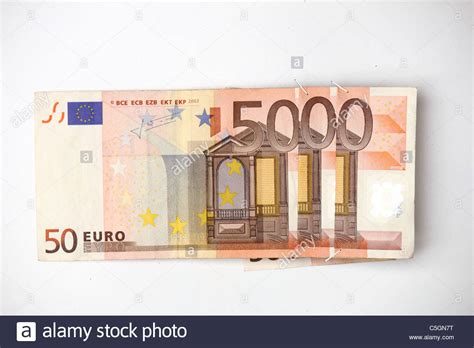 Ayrıca 1 euro kaç türk lirası olduğunu da buradan öğrenebilirsiniz. three 50 euro notes stapled together so the value becomes ...