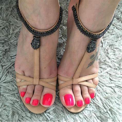 Whohas most beautiful long painted nails in world. Pin on beautiful pink toes