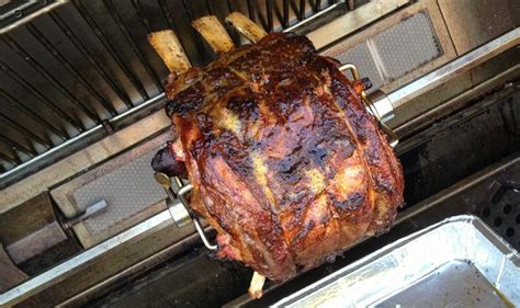 How to cook roast beef. Spit-Roasted Prime Rib - BarbecueBible.com