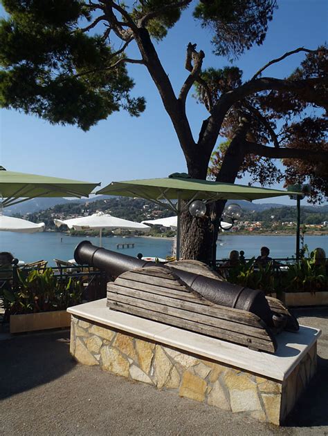 Η κέρκυρα είναι ένα από τα βορειότερα και δυτικότερα νησιά της ελλάδας και του ιονίου πελάγους. Κανόνι Κέρκυρα φωτογραφίες