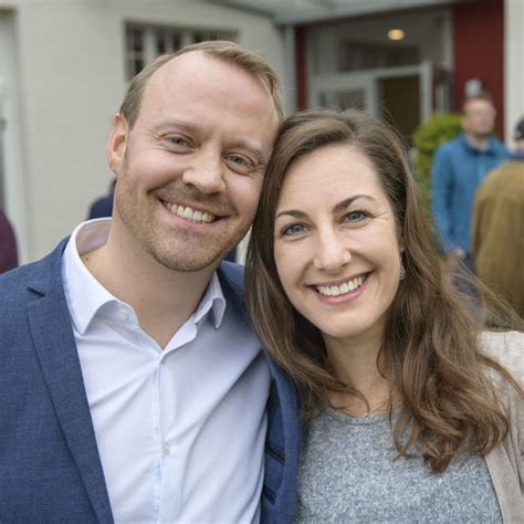 Seine bücher, in über 15 ländern erschienen, wurden mehr als 1,5 millionen mal verkauft. Kontakt