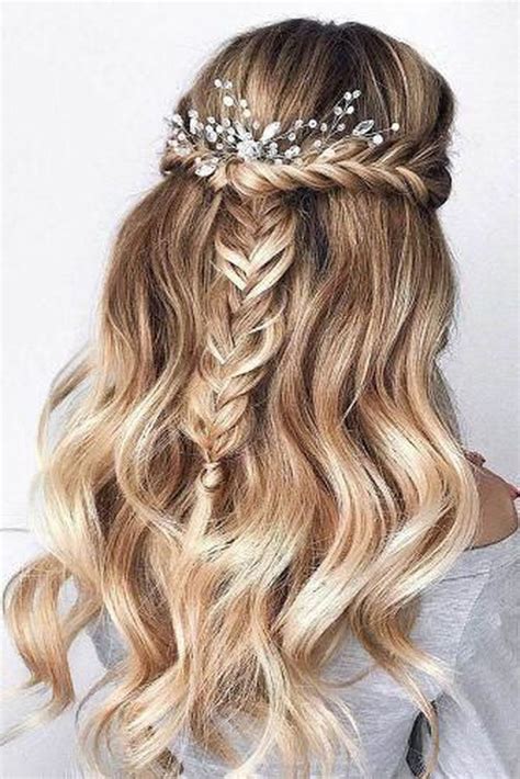40 Pretty Prom Hairstyle Ideas For Curly Long Hair In 2020 Braided Hairstyles For Wedding