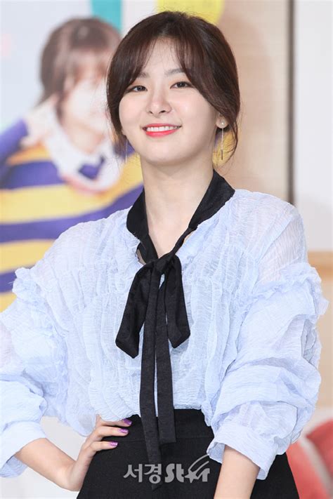 Jun 08, 2021 · 서울=뉴스프리존 성종현 기자 = 레드벨벳 조이가 '슬기.zip'에 출연한다.'슬기.zip'은 레드벨벳 슬기가 호스트로 나서는 라이브 쇼로 오는 8일 방송되는 3화에서는 같은 레드벨벳 멤버인 조이가 게스트로 출연한다.이날 방송에서는 슬기와 조이가 서로의 ootd(outfit of the day)을 분석하며 각자. 레드벨벳 슬기, 모찌 피부 자랑하며~ (아드공 제작발표회)