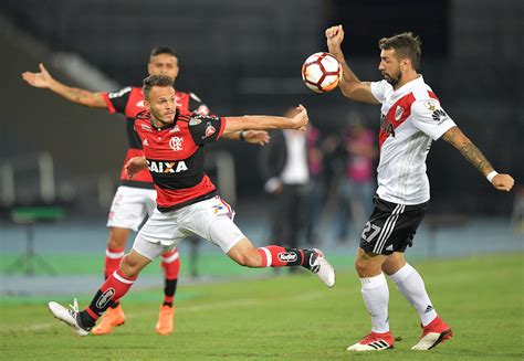 Check how to watch sao paulo vs flamengo live stream. Flamengo cede empate ao River Plate no Engenhão vazio ...