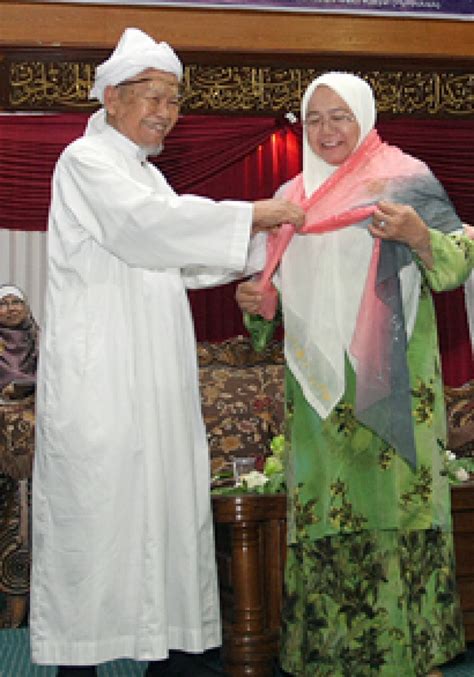 Dato' seri tuan guru haji abdul hadi awang. KERENGGA: Kenapa semakin ramai kunjungi TG Nik Aziz?