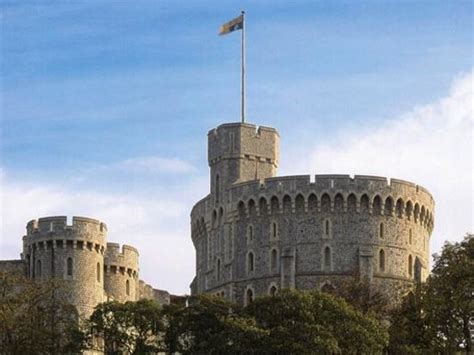 'wɪnzə 'kɑ:sl], auf deutsch auch schloss windsor, liegt in der englischen stadt windsor und ist das größte durchgängig bewohnte schloss der welt. Perfekt! - Windsor Castle (Schloss Windsor), Windsor ...