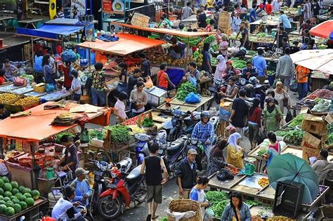 Pertumbuhan ekonomi ini bisa terjadi akibat beberapa faktor, di antaranya lewat kualitas sumber daya alam dan. Sistem Ekonomi Kerakyatan: Sebuah Catatan Ringkas | AMERTA ...