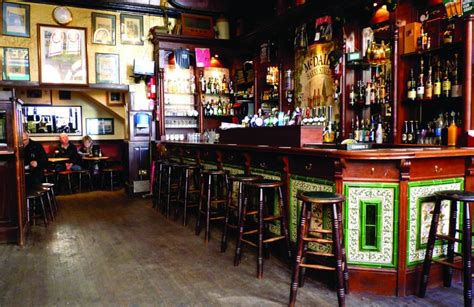 Despite the rise of the pub crawl phenomenon, with crowds of foreign students swarming from one establishment to the next, rome still has a number of pubs where the. 10 Fantastic Traditional Pubs & Bars in Dublin you have go ...