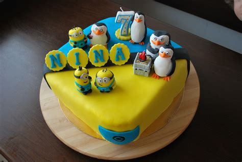 Fancy cakes cute cakes mini cakes new cake design cake designs gru minion cake minion cupcake birthday cake cupcake cakes. Tort dla Ninki_The Minions fondant cake_1