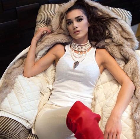 Turkish Actress Burcu Kıratlı Looks Absolutely Gorgeous Pictures Lens