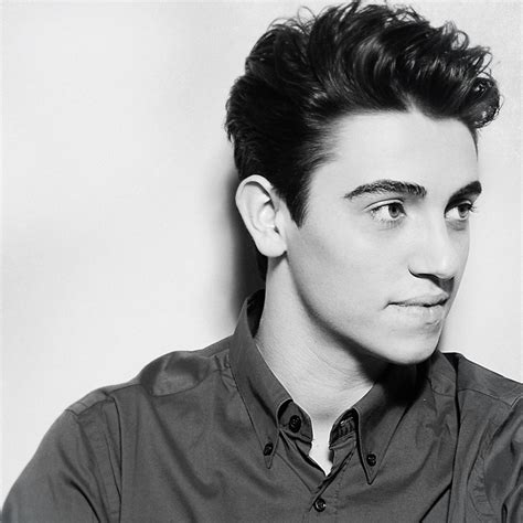 Michele bravi, vincitore della settima edizione di x factor, è rimasto coinvolto in un incidente stradale dove ha perso la vita una donna di 60 anni alla guida della sua moto. Incidente Michele Bravi, avvocato, è innocente e sta male