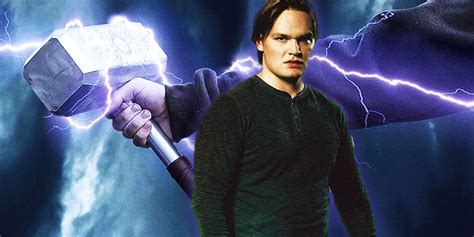 Netflixs Ragnarok How Thor Gets His Powers And Mjolnir