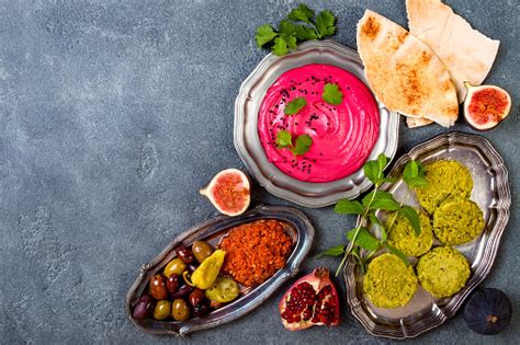 The tableware itself is a thoughtfully curated mix of dinner plates by mottahedeh, colored glasses by tracy glover, a tagine by le souk ceramique/sobremesa, and a pedestal by chabi chic morocco. Middle Eastern Traditional Dinner Authentic Arab Cuisine ...