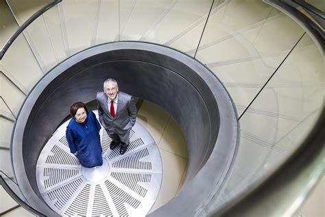 O 7 oldu vali ait malezya ulusal bankası , malezya 'nın merkez bankası. Cover story: Tan Sri Dr Zeti Akhtar Aziz and Charles Fine ...