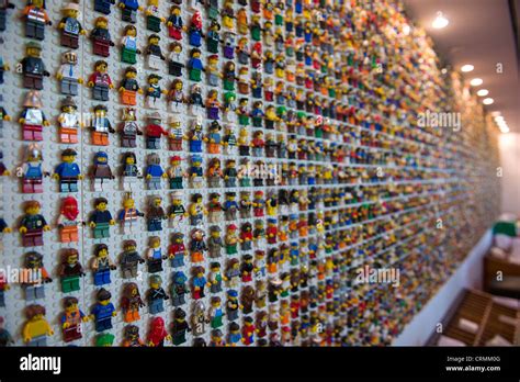 Figuras De Lego En La Recepción Del Hotel Legoland Legoland Billund