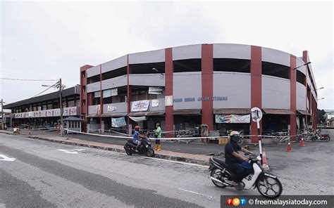 Seramai 151 orang pekerja dan petugas di pasar besar jalan othman p.j telah melakukan saringan dan sampling ujian. PJ Old Town comes under virus lockdown | Free Malaysia Today