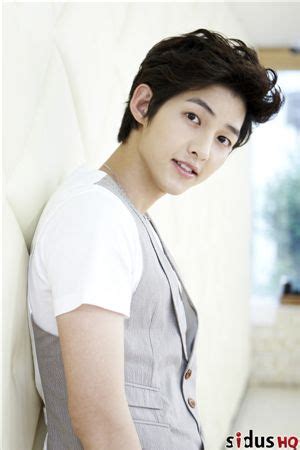 Song joong ki is the second of three siblings, with an older brother and a sister who is seven years younger than him. Song Joong-ki cast in new historical drama