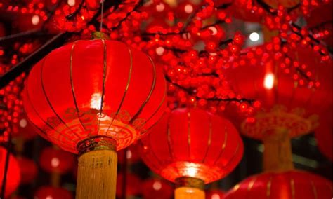 Das chinesische neujahrsfest wird auch als frühlingsfest bezeichnet und ist in china das wichtigste fest des jahres. Was ist Chinesisches Neujahr? | Chinese new year fireworks ...