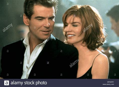pierce brosnan and rene russo the thomas crown affair 1999 thomas crown affair rene russo