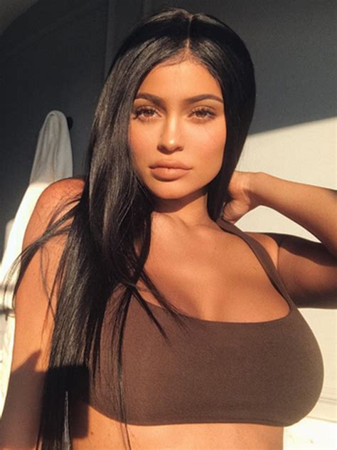 Kylie Jenner Nude Photos Leak Threatened As Star S Snapchat Is Hacked